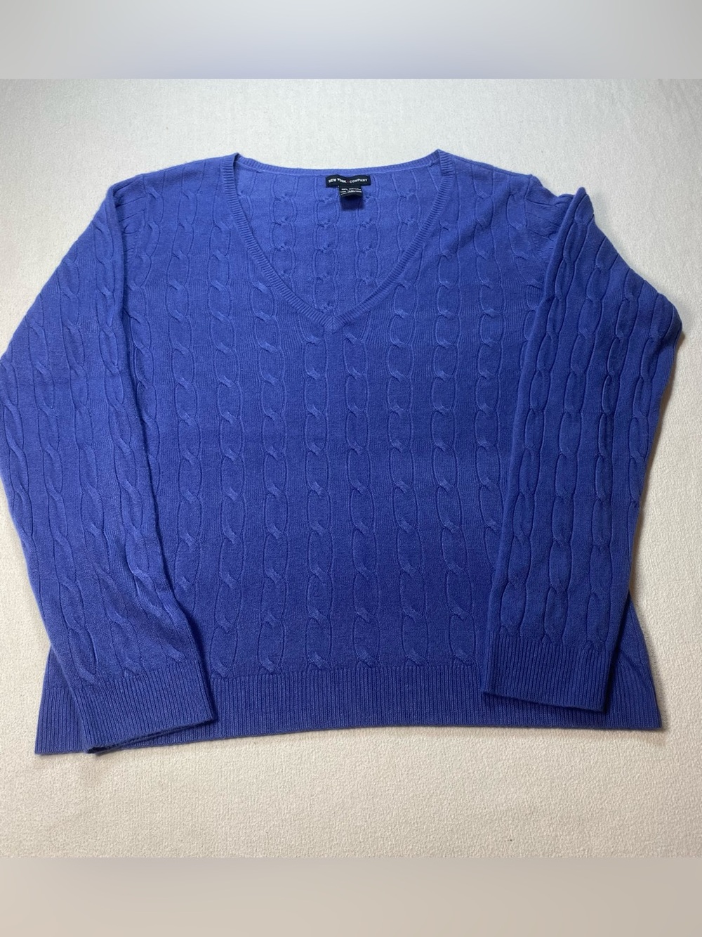 New York & Co. V-Neck Cable Knit Longsleeve size XL